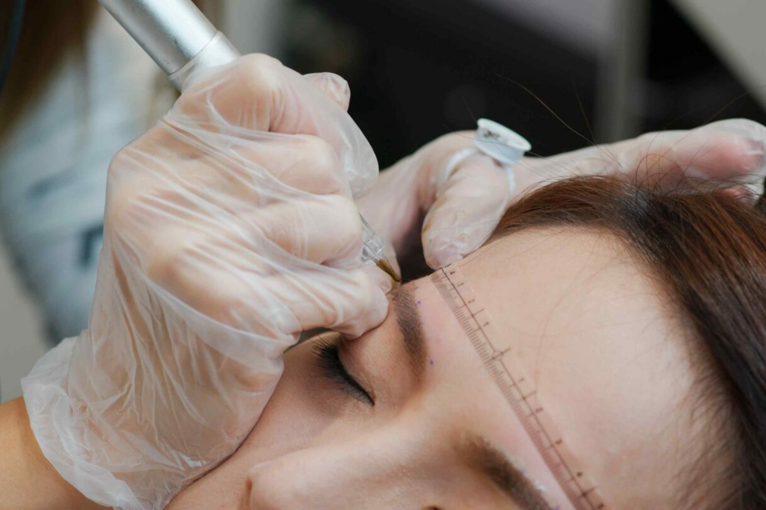 A lady getting eyebrow treatment